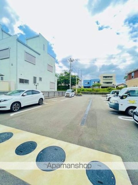 ドゥエム[1LDK/33.49m2]の駐車場