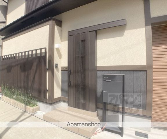 中京区壬生馬場町 戸建の玄関写真