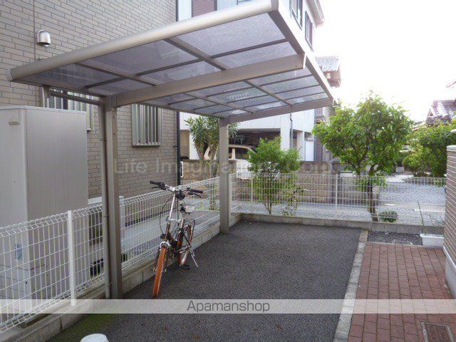 エクセル中小路の玄関写真