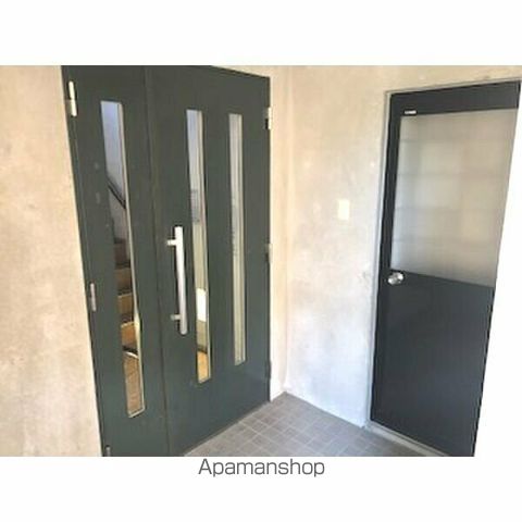 プレシャス八番館の玄関写真