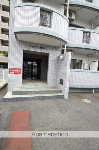 リヴラン西原の玄関写真