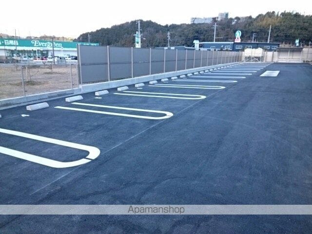 アヴニール西重根Ⅰ[2DK/45.89m2]の駐車場2