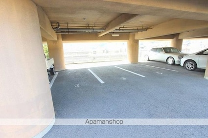 オガタハイツ[1LDK/41m2]の駐車場