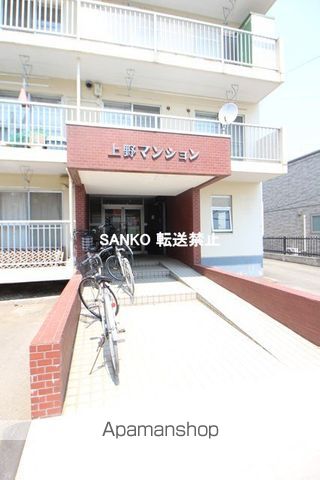 上野マンションの玄関写真