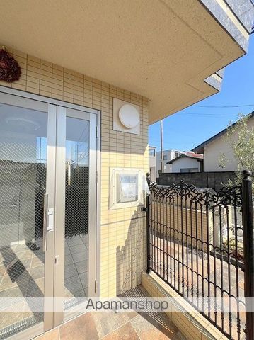 クレスト小松の玄関写真