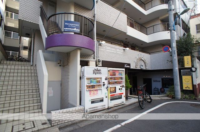 コスモリード四谷三丁目の外観写真
