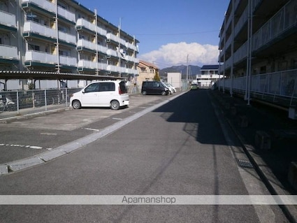 和歌山県御坊市藤田町藤井[2K/28.98m2]の駐車場2