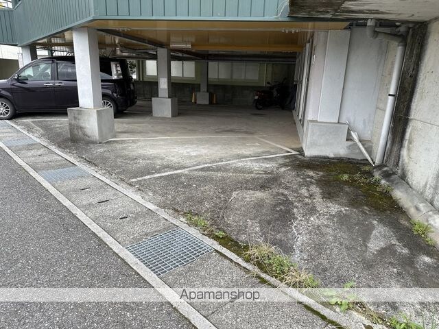 コルトハウス[2K/37.85m2]の駐車場
