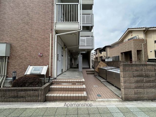 レオパレスアルテア日進の玄関写真