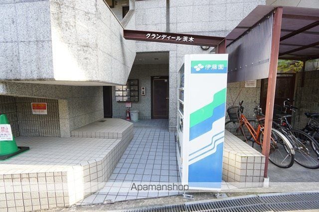 グランディール茨木の玄関写真