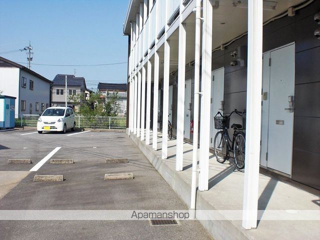 レオパレス河端の玄関写真