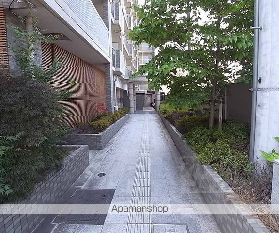 パレフルーヴ五条の玄関写真