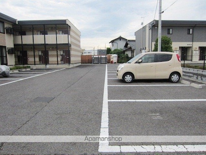 レオパレスＭＩＮＥＭＵＲＡ[1K/23.18m2]の駐車場1