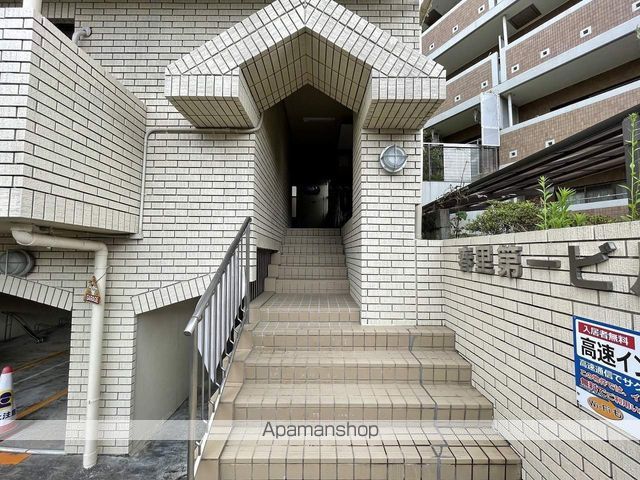 春里第一ビルの玄関写真