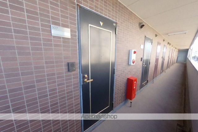 ラテール近江の玄関写真