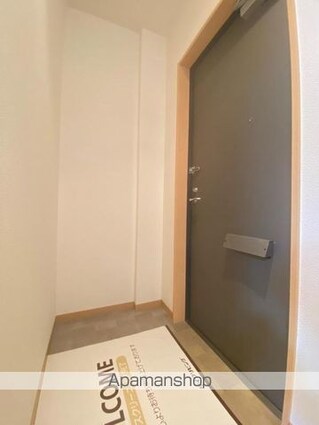 パインズコート新居　Ｅ棟[2LDK/55.89m2]の玄関