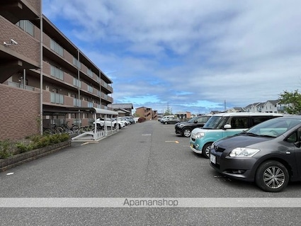 滋賀県彦根市高宮町[1LDK/40.23m2]の駐車場1