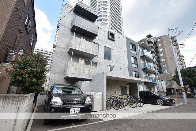 ラヴェーラ円山鳥居前の外観写真