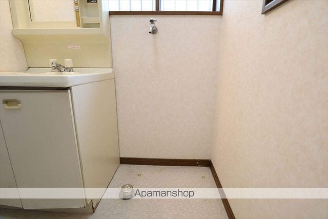名張市 2階建 築31年の内装写真