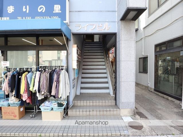 ライフビルの玄関写真