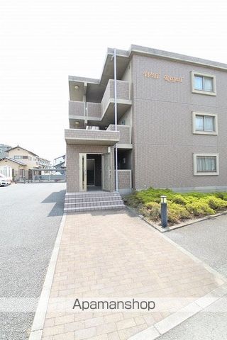 ウィルロイヤルの玄関写真