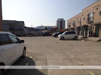 青森県青森市八重田３丁目[1LDK/47.36m2]の駐車場