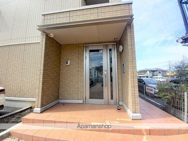 東武伊勢崎・大師線 獨協大学前駅 徒歩14分 3階建 築15年の玄関写真