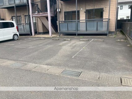 小笠原ハイツＢ棟[2DK/46.1m2]の駐車場