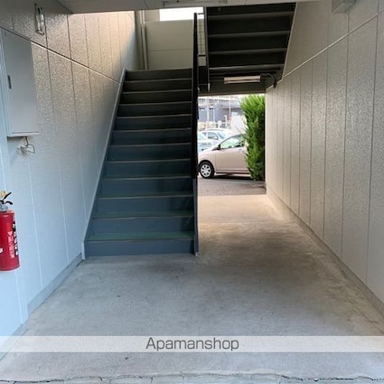 滋賀県甲賀市水口町東名坂[1K/18.48m2]のエントランス3