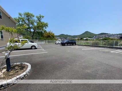 アスランリバーウエストＡ[1LDK/45.89m2]の駐車場