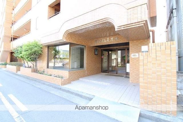 ダイアパレス万代の玄関写真
