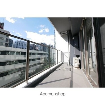 コンフォリア新宿イーストサイドタワー[1R/44.8m2]のバルコニー