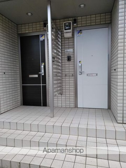 ウィット塩屋[2LDK/57.94m2]のエントランス1