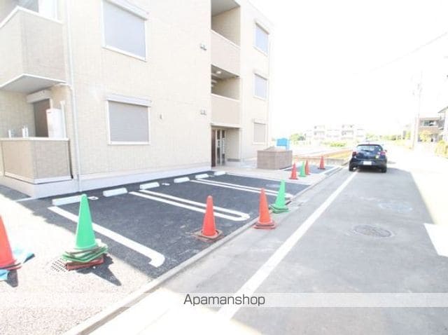 Ｄーｒｏｏｍ西平山Ａ棟[1LDK/33.41m2]の駐車場2