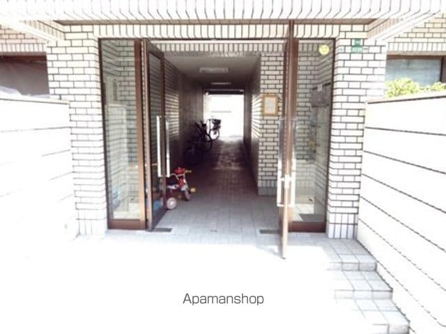 クリスタルパレスの玄関写真