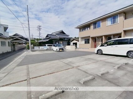 カトルセゾン[2LDK/60.7m2]の駐車場1