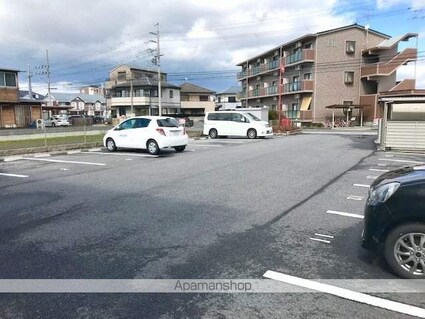 メゾン　ド　プルミエール[1LDK/34.13m2]の駐車場2
