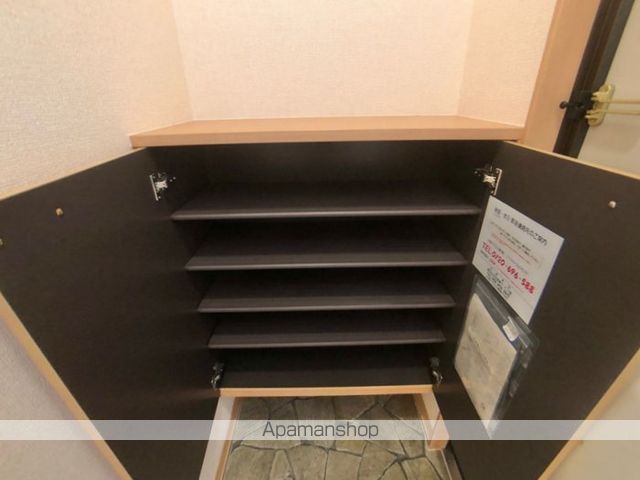 トゥール・ビヨン Cの内装写真