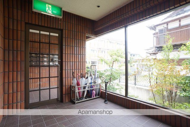 マンション万葉IIの玄関写真