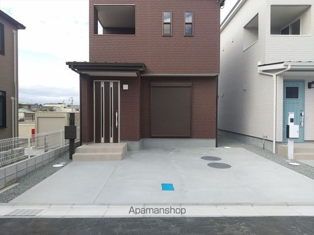 ヤマイチテラス西浜[3LDK/72.66m2]の駐車場2