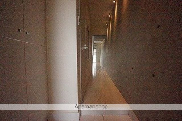 SLANT WALLSの内装写真