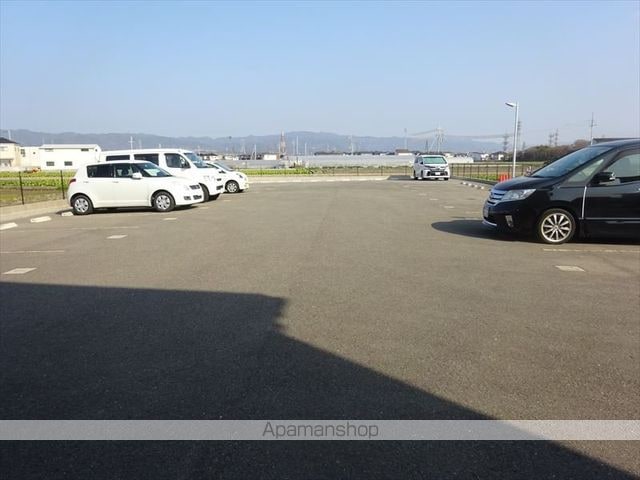 和歌山県和歌山市出水[2LDK/58.37m2]の駐車場1