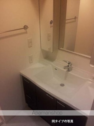 コンフォリア上野広小路[1LDK/50.59m2]の洗面所