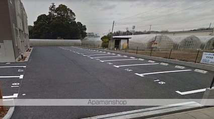 マイ　リバーサイド[1LDK/47.93m2]の駐車場1