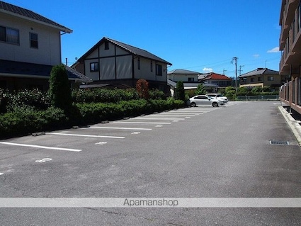 グリーンパークＢ棟[3DK/55.9m2]の駐車場1