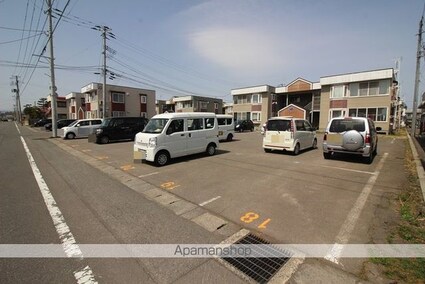 メゾンド・カナディアンＫ　Ｆ棟[2LDK/67.9m2]の駐車場