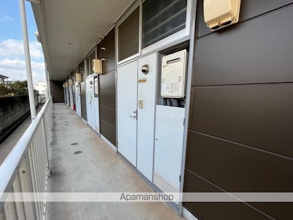 レオパレスサンローズ[1K/20.28m2]の玄関