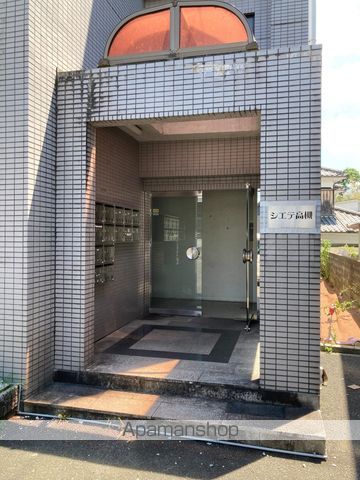 シエテ高槻の玄関写真