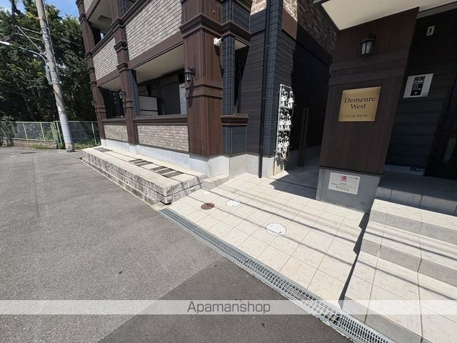 ドミール ウエストの玄関写真