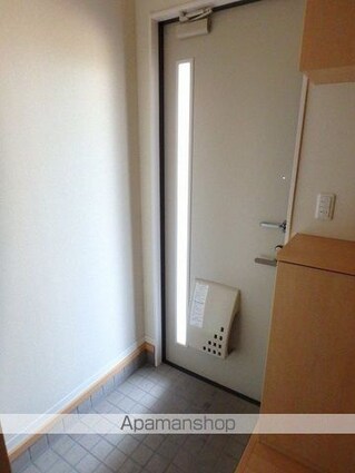 エレガント桐[2LDK/69.03m2]の玄関